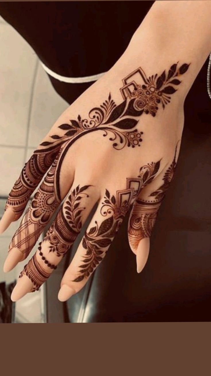 Elegant Leafy Arabic Mehndi for Formal Events